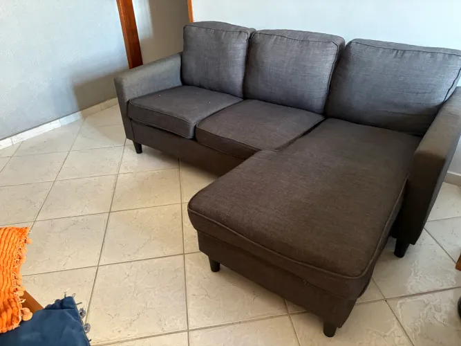 Sofá com chaise