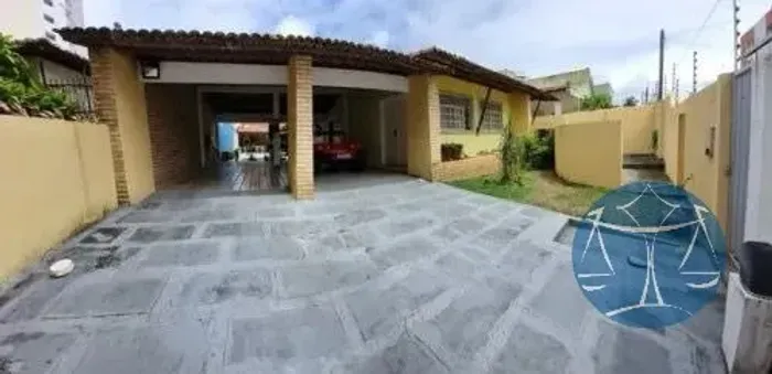 CASA EM LAGOA NOVA EXCELENTE PARA ATIVIDADES COMERCIAIS OU MORADIA.