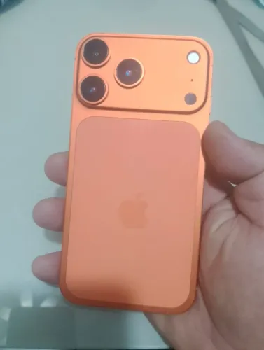 iPhone XR de 128GB Dentro de uma carcaça do 17 PRO