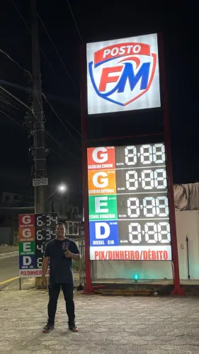 Placa de lona é estrutura de metalon galvanizado