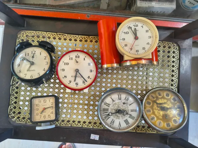 Lote de 6 relógios despertadores ( sucata)