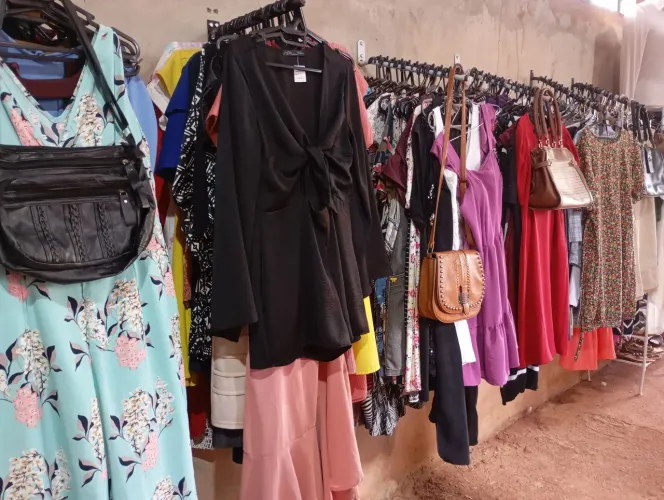 Vendo lotes de roupas para brechó