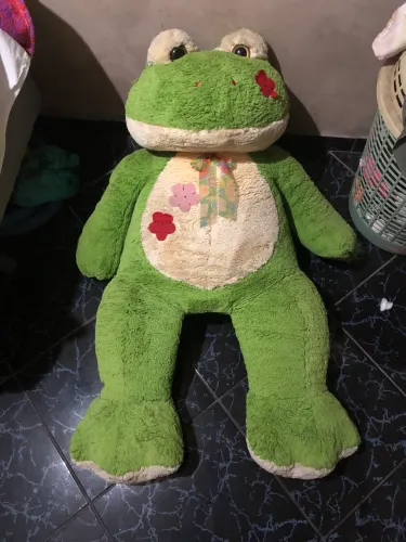 Sapo de pelúcia gigante