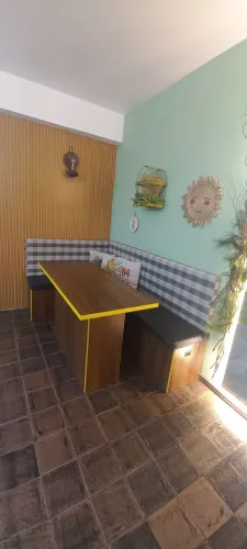 Canto alemão com mesa 