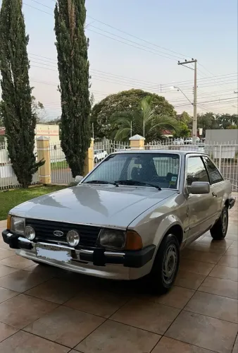 Ford Escort Ghia 1.8i / 1.8 / 1.6 (álcool) 1985