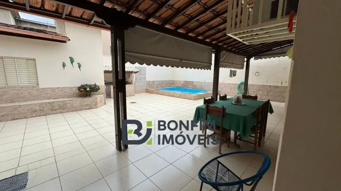 Casa térrea com piscina e quintal espaçoso no Morada do Vale lote de 400 m²