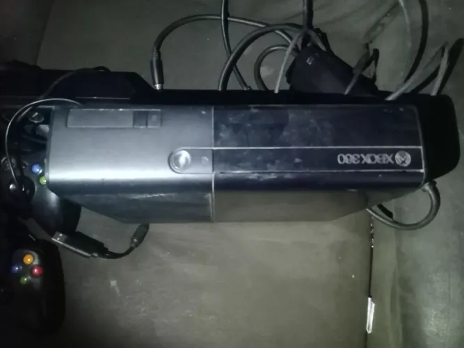 Vendo Xbox 360 super slim (travado)