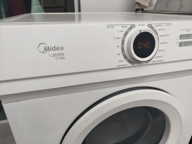 Máquina de secar roupas