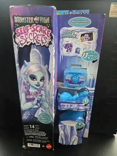Boneca Bominável Monster High Abbey Com 13 Surpresas
