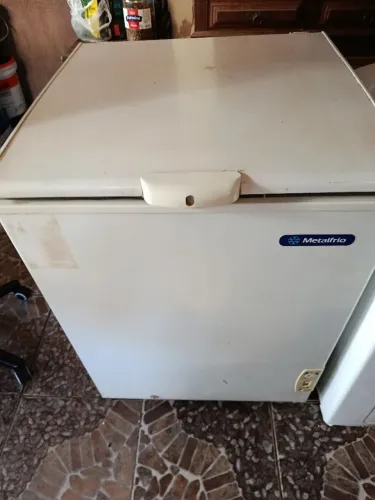 Freezer metalfrio 200 L
