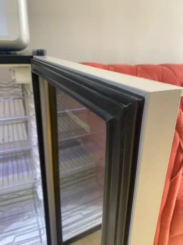 Frigobar/expositor Brastemp Club 120L Porta de Vidro ? Ótimo estado