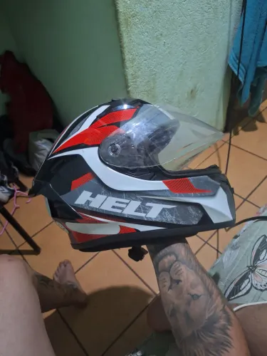Vendo capacete zero zero com urgência $200