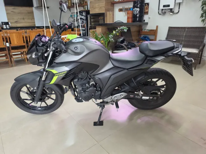 FZ25 em estado de zero