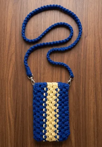 Bolsa Porta Celular Copa Brasil Macramê Feita à Mão Azul Amarela Documentos Chave