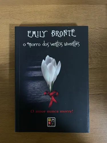 Livro O Morro dos Ventos Uivantes - Emily Brontë