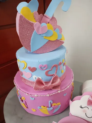 Bolo fake tema chuva de Amor