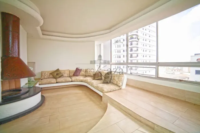 Cobertura - Aclimação - 4 Dormitórios - 360m².