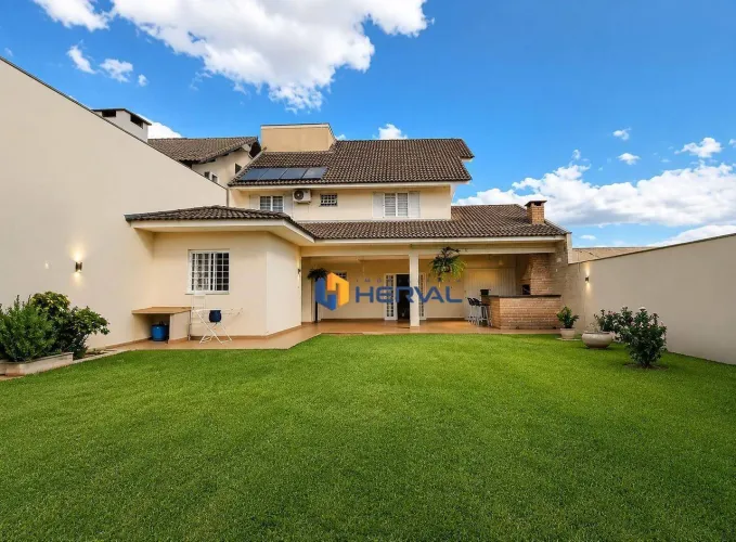Sobrado com 3 quartos à venda, 250 m² por R$ 1.800.000 - Zona 08 - Maringá/PR