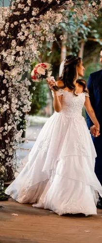 VESTIDO DE NOIVA À VENDA+ VÉU INCLUSO!?
