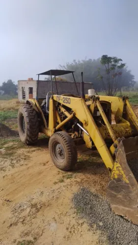 PÁ CARREGADEIRA MASSEY FERGUSON MF 65R "PULA-PULA