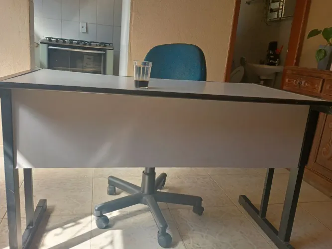Mesa e cadeira escritório 