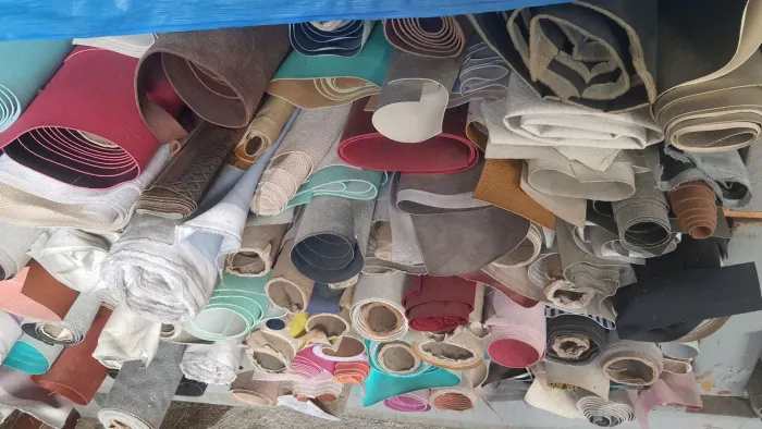 Lote com mais de 190 rolos de material para confecção em geral