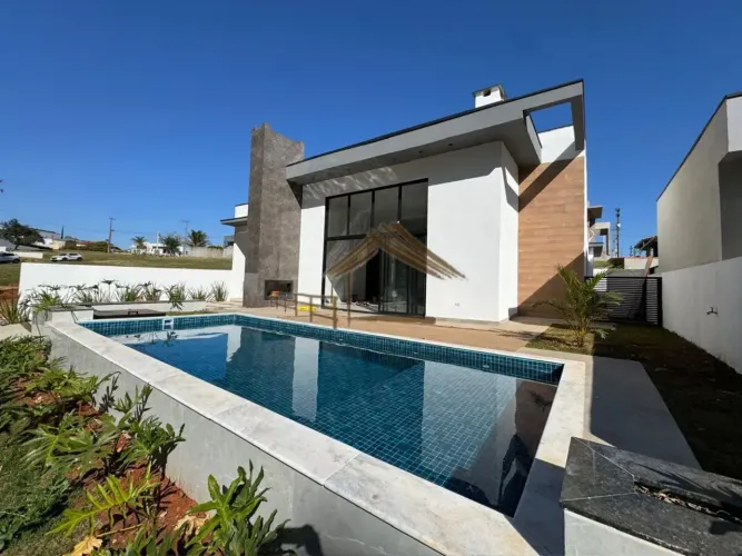 Casa Térrea no Ninho Verde 1 3 Suítes, Piscina, Cozinha Gourmet Frente para Área de Pres
