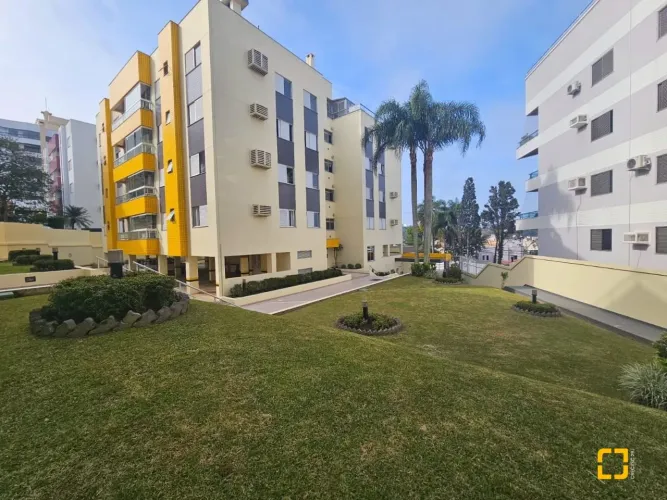 Apartamento no Bom Abrigo de 3 domrs suite com 108 m²