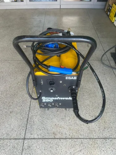 Máquina de Solda Mig Esab Smashweld 250 Trifásica Revisada