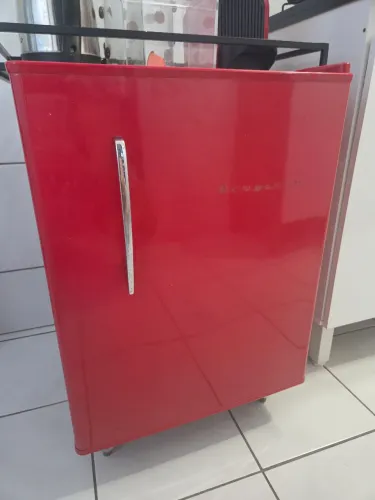 Frigobar retrô Brastemp vermelho