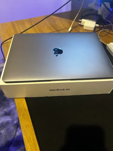 Apple Macbook Air (13 polegadas), Chip M1, 256 Gb de SSD, 8 GB RAM - Cinza Espacial
