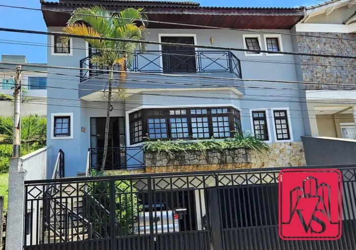 Sobrado 320m², 3 quartos sendo 3 suítes, 6 vagas de garagem - Parque Espacial - São Bernar