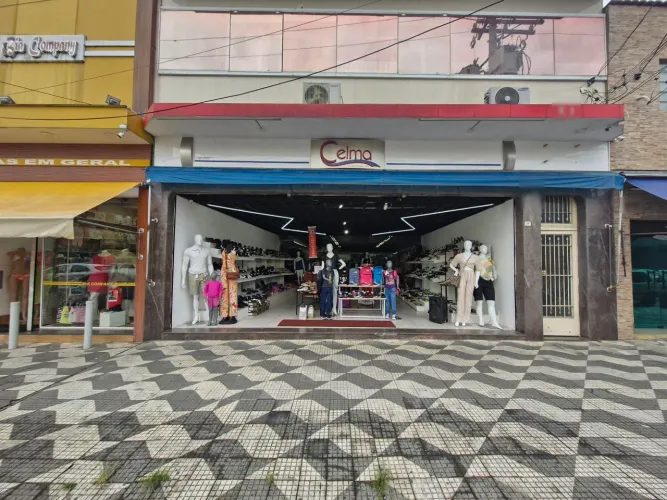 Loja na Avenida Tenente Laudelino Ferreira do Amaral, 371 200 m²