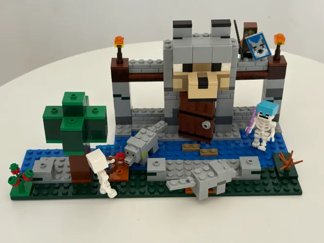 Lego Minecraft Fortaleza dos Lobos