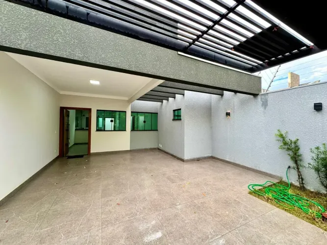 Casa para venda com 3 quartos em Maringá - PR