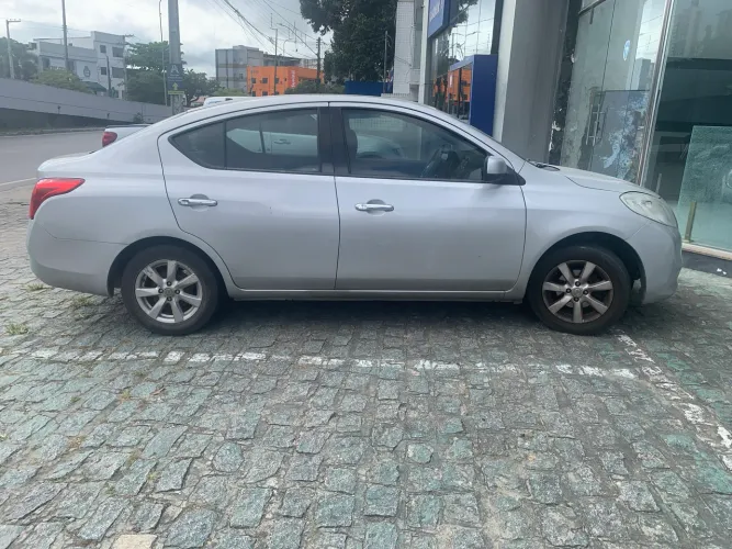 Nissan Versa SL 1.6 16V Flex Fuel 4P Mec. 2014