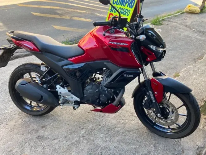 Yamaha Fazer 150 conservada, ano 2025.