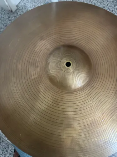 Instrumentos musicais  Chimbal e condução 