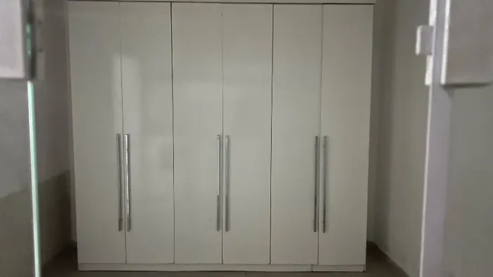Guarda roupa 6 roupas