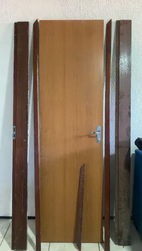 Vendo 5 portas completas trinco chave vai até os alizares 