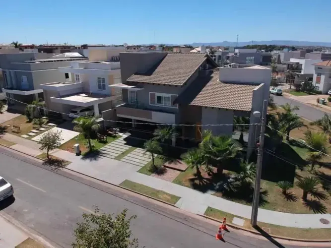 Sobrado para venda e locação com 470 metros quadrados com 4/4 em Alphaville 2