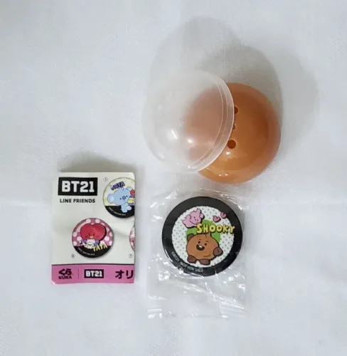 Botton BT21 Shooky Oficial Kura Sushi Japão em Cápsula