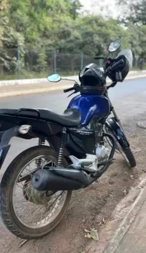 Moto toda certinha, documentos em dia, sem multa, sem leilão. Toda correta!