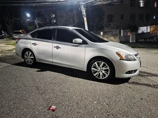 Nissan Sentra SL 2.0/ 2.0 Flex Fuel 16V Aut. 2016