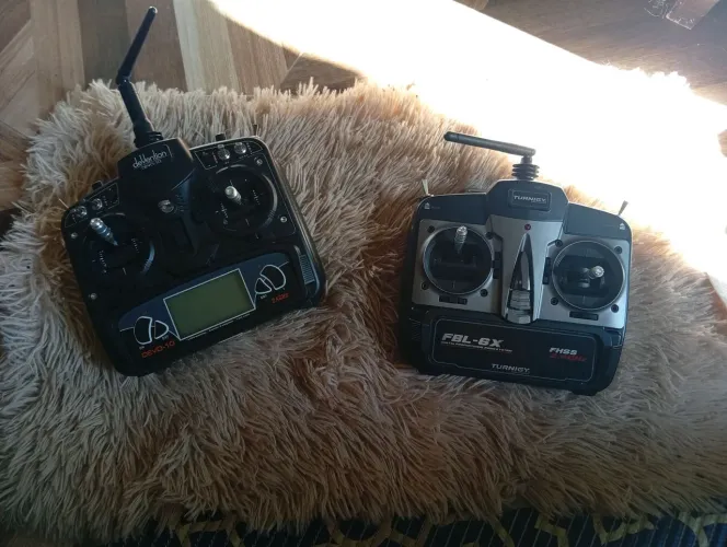 Controle remoto de helicóptero de brinquedo