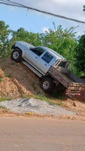 Toyota Hilux CD SR 4X4 3.0 8V 116cv TB Diesel 2003