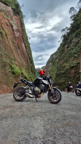 nova cb 650 r 2023 grafit otima 4 cilindros