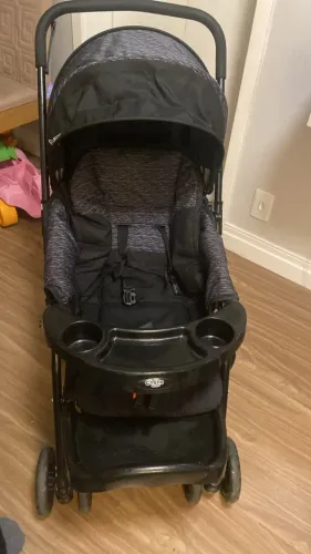 Carrinho com bêbê conforto + Cama retrátil e colção infantil
