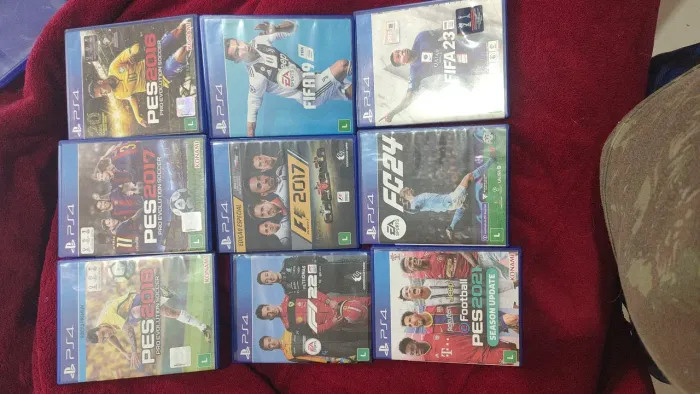 Vendo jogos PS4 Super conservados. E mais 2 atualizações PES19 e PES21