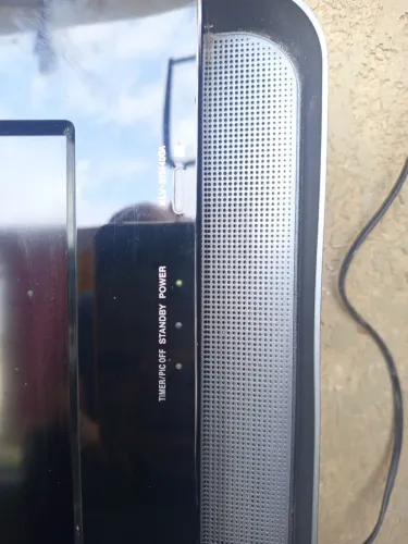 Tv Sony 32; polegadas para retirada peça tela boa liga e desliga nao sei oq é